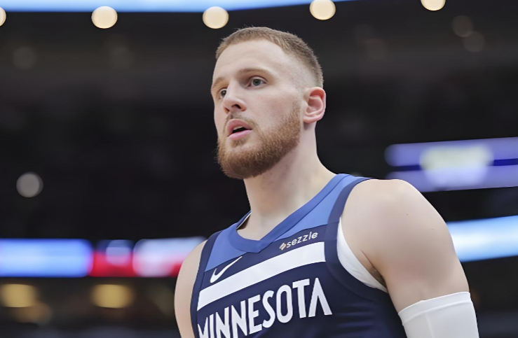 他在防守端, 但从森林狼 他在防守端, 但从森林狼